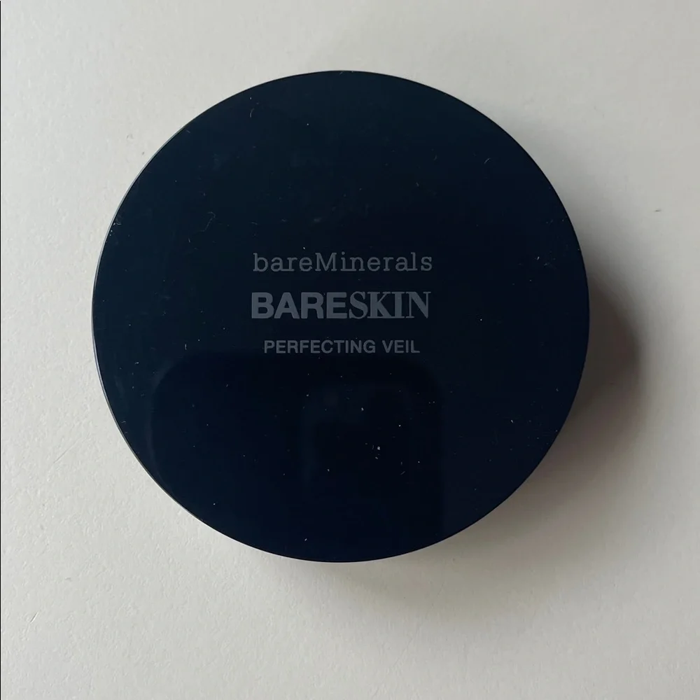 bareMinerals BARESKIN Perfecting Veil in Light to Medium